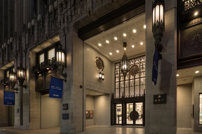 Isetan Shinjuku Main Store entrance lighting