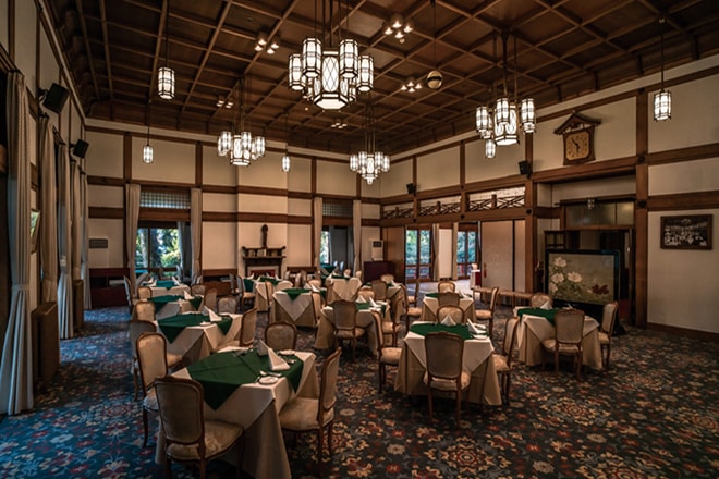 Nara Hotel dining room lighting